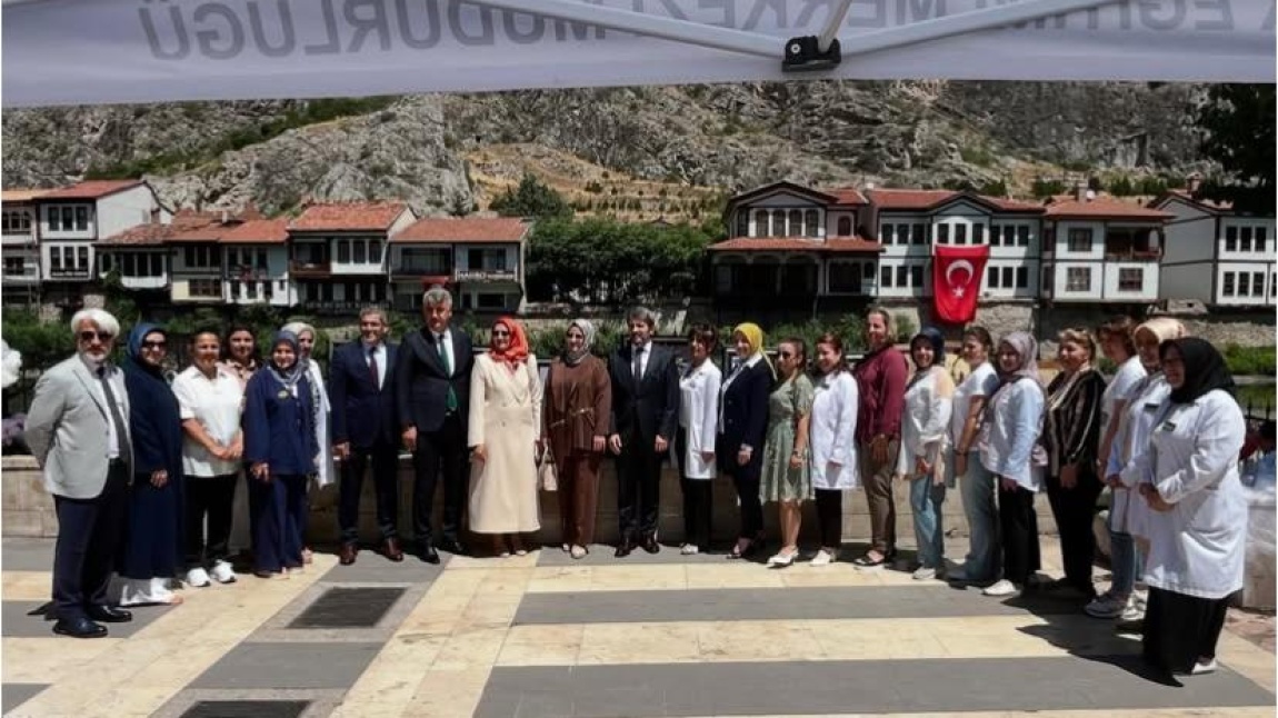 Hayat Boyu Öğrenme Genel Müdürü Cengiz METE, Halk Eğitimi Merkezi Sergilerini Ziyaret Ettiler