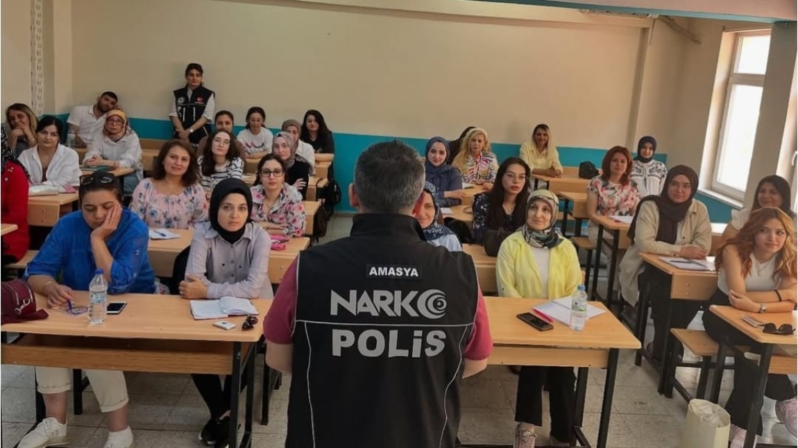 EMNİYET MÜDÜRLÜĞÜ NARKOTİK ŞUBESİNCE NARKOTİK ANNE TEMALI EĞİTİM DÜZENLENDİ